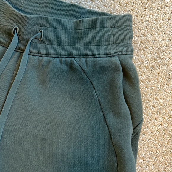 Lululemon Softstreme Pants in dark forrest size 4 - Picture 8 of 8